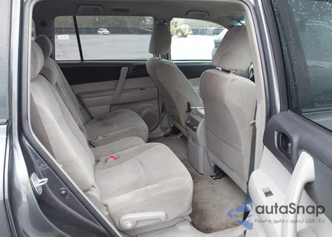 2010 Toyota Highlander Base V6 z USA, uszkodzony, nr VIN 5TDZK3EH2AS018936